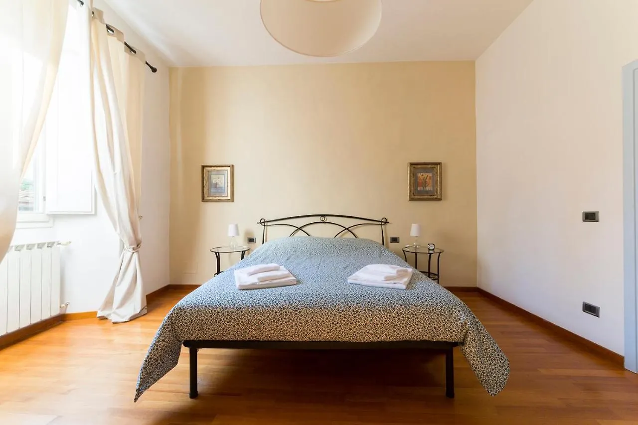 Borgo Pinti Frescos 6 Sleeps Apartment Florence