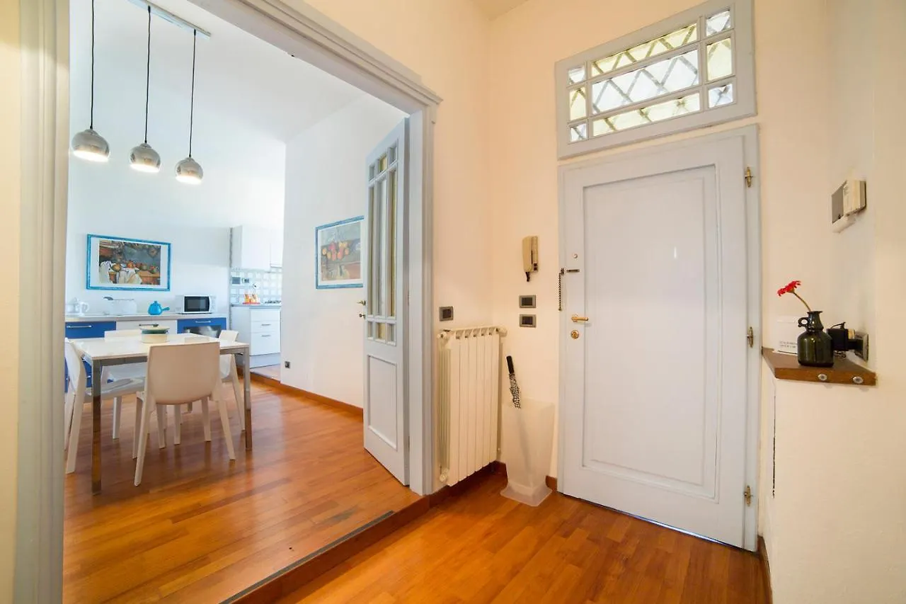 Borgo Pinti Frescos 6 Sleeps Apartment Florence