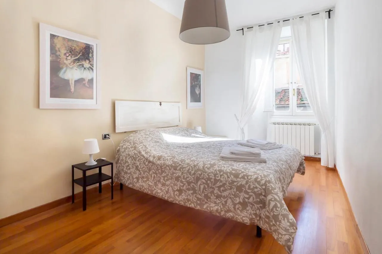 Borgo Pinti Frescos 6 Sleeps Apartment Florence